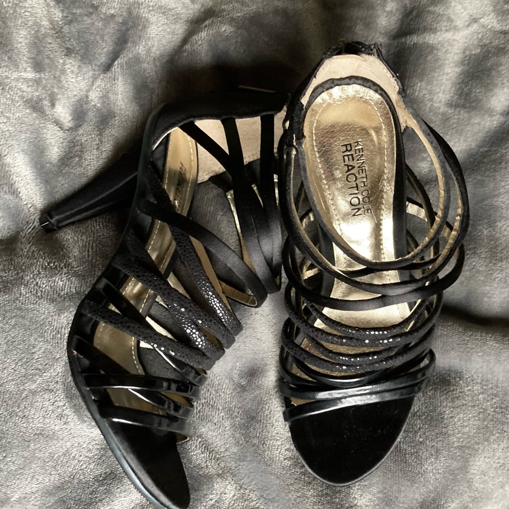 NWOT Womens Black Strap Sandals by Kenneth Cole Reaction, sz 6